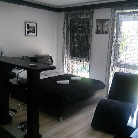 Feszek Apartman Ντέμπρετσεν Δωμάτιο φωτογραφία