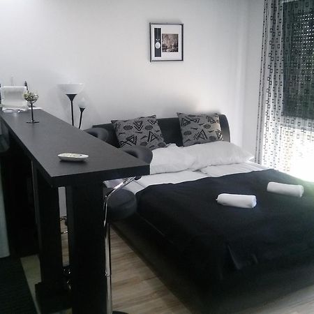 Feszek Apartman Ντέμπρετσεν Δωμάτιο φωτογραφία