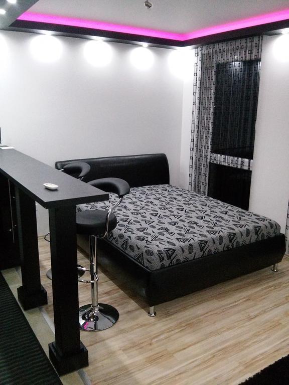 Feszek Apartman Ντέμπρετσεν Δωμάτιο φωτογραφία